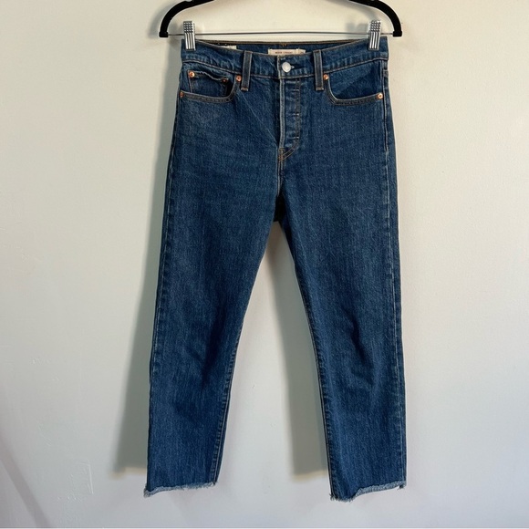 Levi’s Wedgie Straight Jeans in Medium Wash - Picture 4 of 16